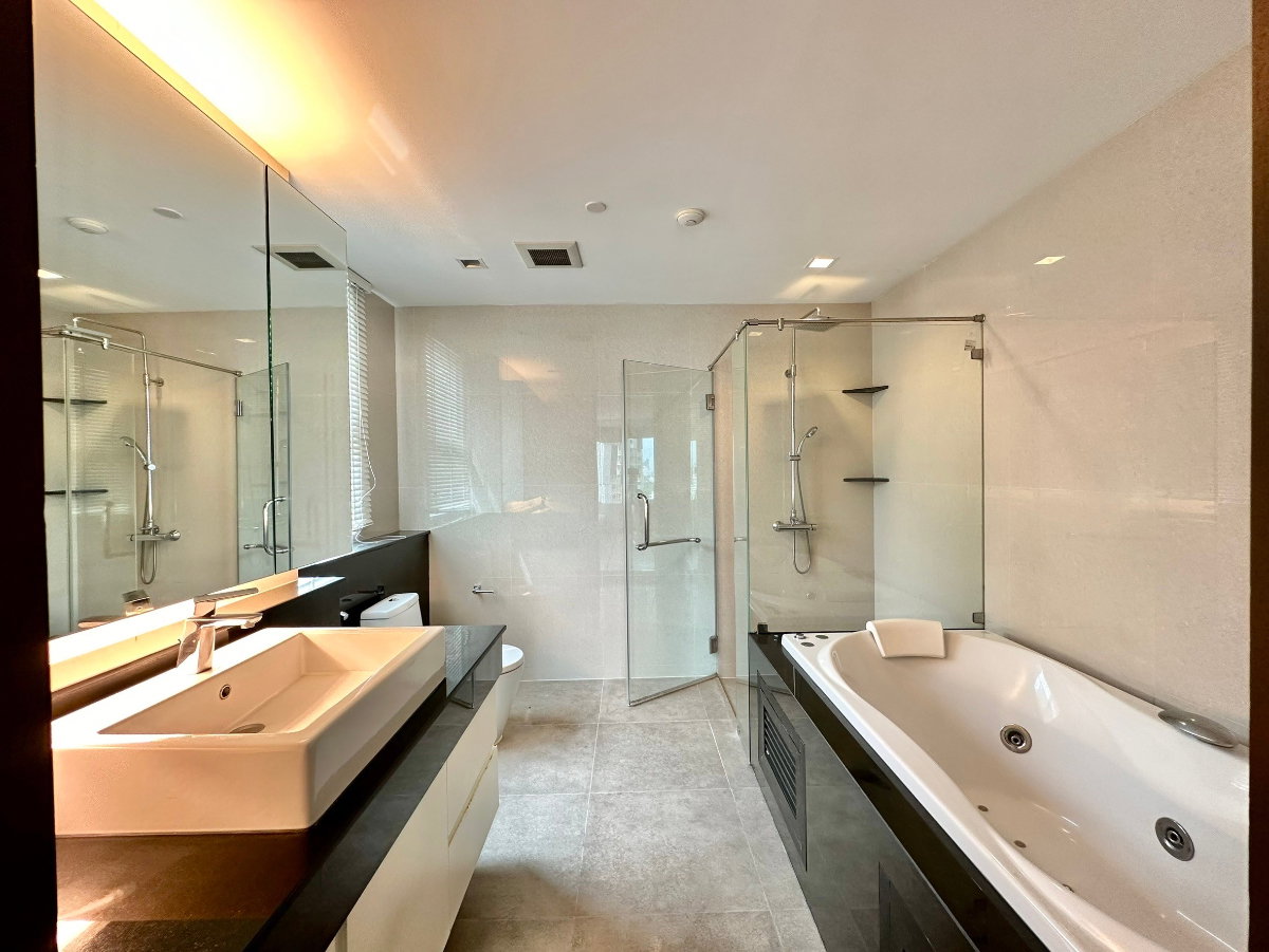 picture Ideal 24 | Elegant 4 Bed Luxury Condo in Phrom Phong Area - BR14992CD - 22/52