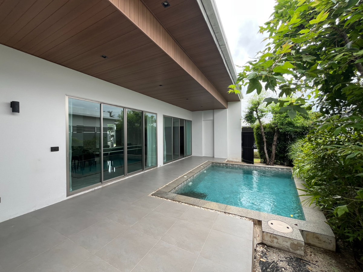 รูป ขาย | Pool Villa ชั้นเดียว ในโครงการหรู ✨ บ้านหรูพร้อมสระว่ายน้ำส่วนตัว ระบบรักษาความปลอดภัย 24 ชั่วโมง ทำเลชานเมือง ใกล้โรงเรียนนานาชาติ #CHD101835 - รูปที่ 2/36
