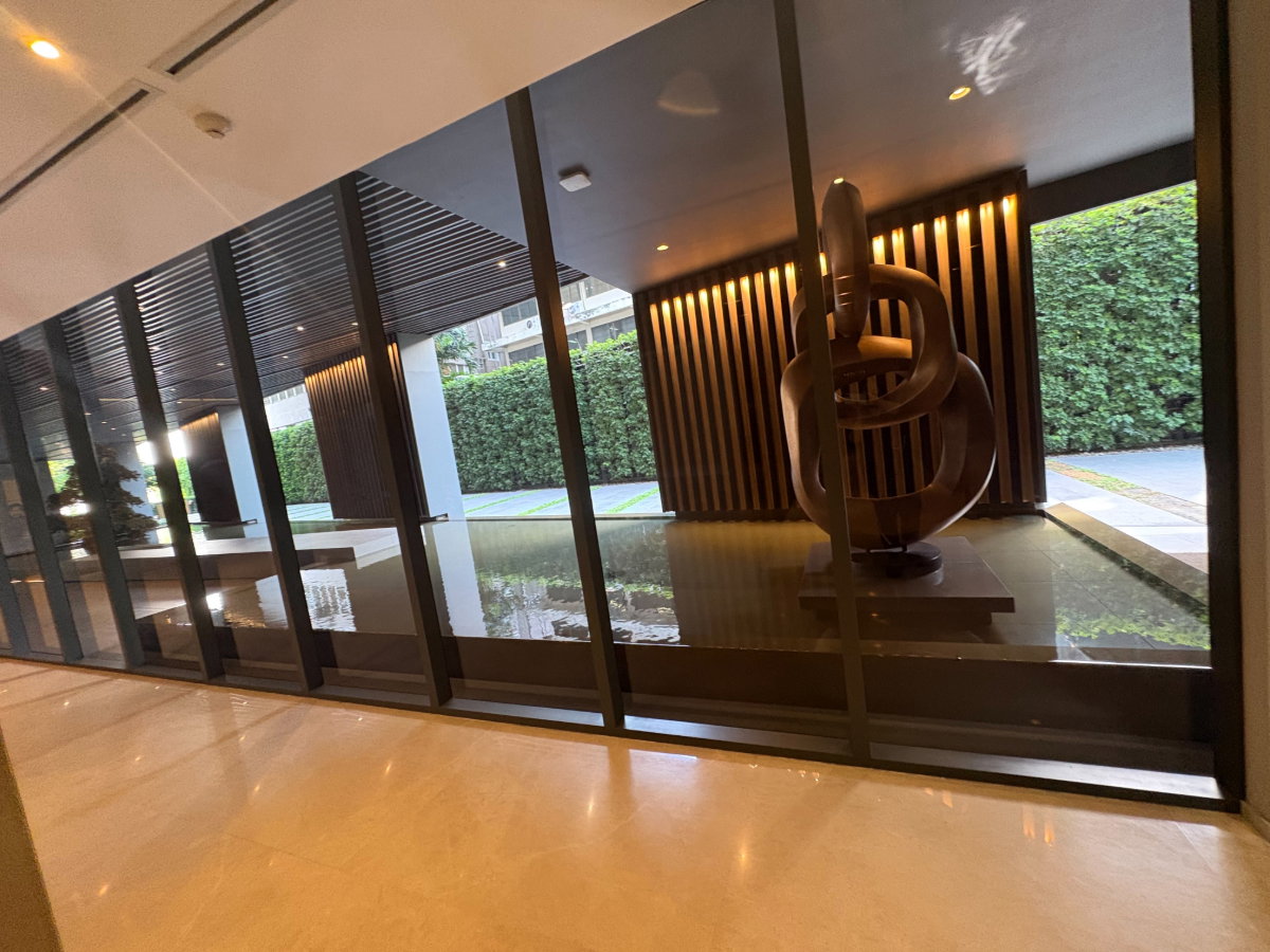 รูป Pet Friendly  ชั้น 25  ห้องมุม  !! ให้เช่าคอนโดหรู ดิ เอสเทลล์ พร้อมพงษ์( The Estelle Phrom Phong ) โครงการระดับไฮเอนด์จาก Raimon Land 55.63 ตร.ม.  - รูปที่ 7/7