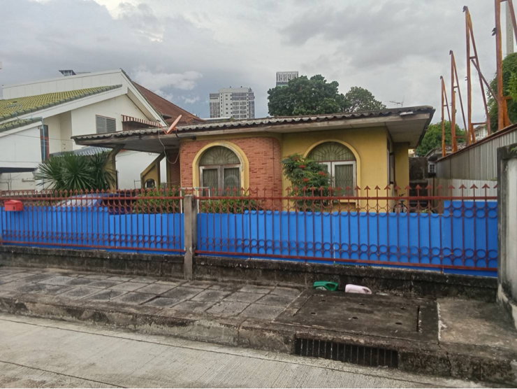 รูป ขายบ้านเก่าพร้อมที่ดิน ย่านห้วยขวาง 15 ล้านบาท - รูปที่ 1/4