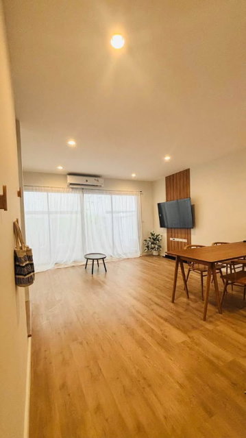 รูป ให้เช่า | ทาวน์โฮม 3 ชั้น พร้อมเข้าอยู่ ✨ บ้านในโครงการคุณภาพ พร้อมคลับเฮ้าส์ สระว่ายน้ำ และระบบรักษาความปลอดภัย 24 ชั่วโมง #AHD-T0106 - รูปที่ 3/12