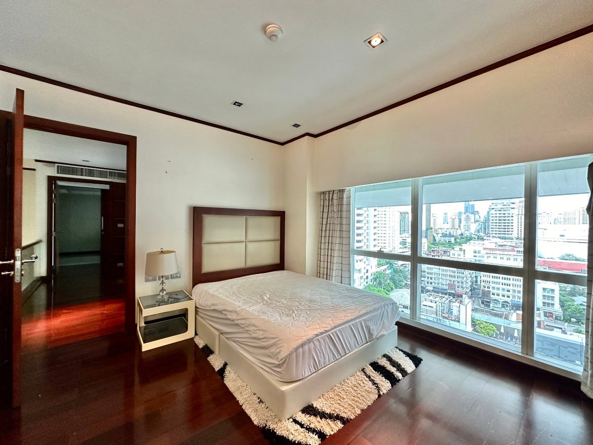 picture Le Raffine 31 | Elegant 3 Bedroom Duplex Condo in Prime Area - BR9210CD - 31/60