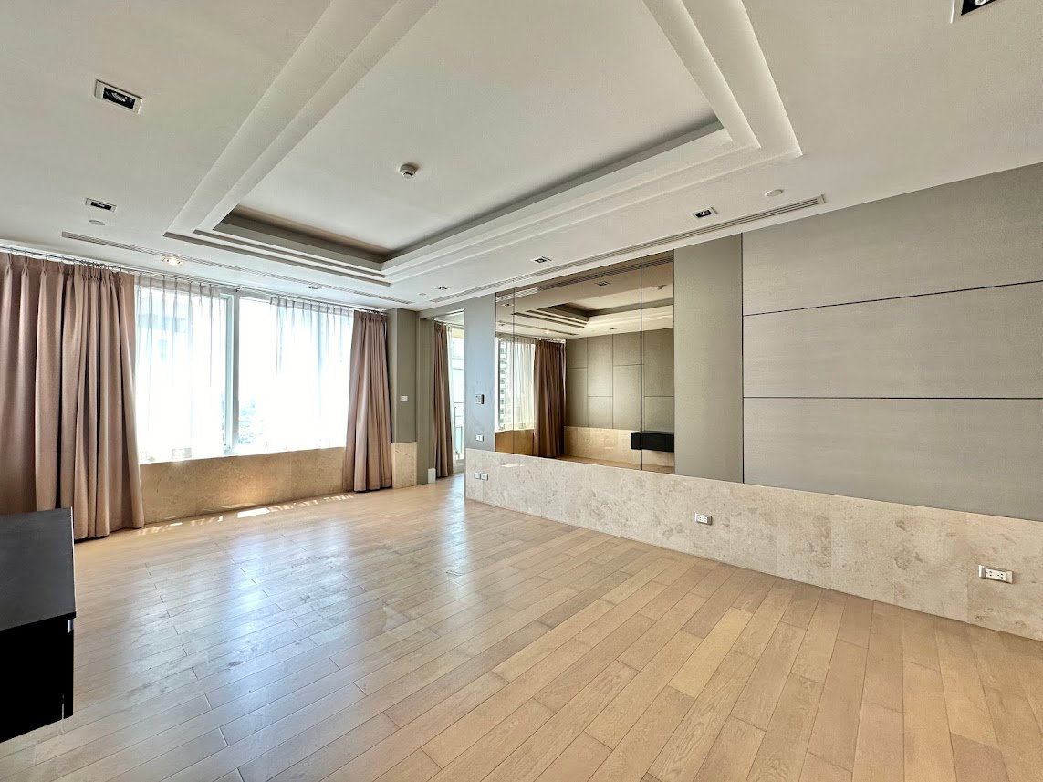 รูป Ideal 24 | Expansive 4 Bedroom Luxury Condo in Phrom Phong - BR11809CD - รูปที่ 13/57