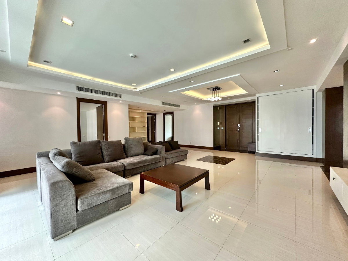 picture Ideal 24 | Elegant 4 Bed Luxury Condo in Phrom Phong Area - BR14992CD - 3/52