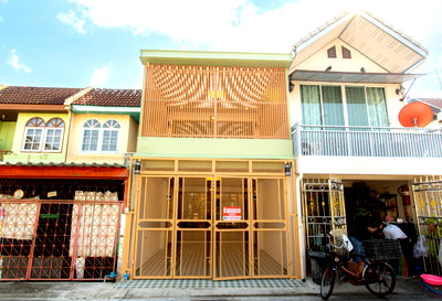 Townhouses for sale Bangkok : CS002 ✨ Beautiful, ready-to-move-in house in Ladprao 63 area. Convenient transportation and located behind Nawaminthrachinuthit Bodindecha School.