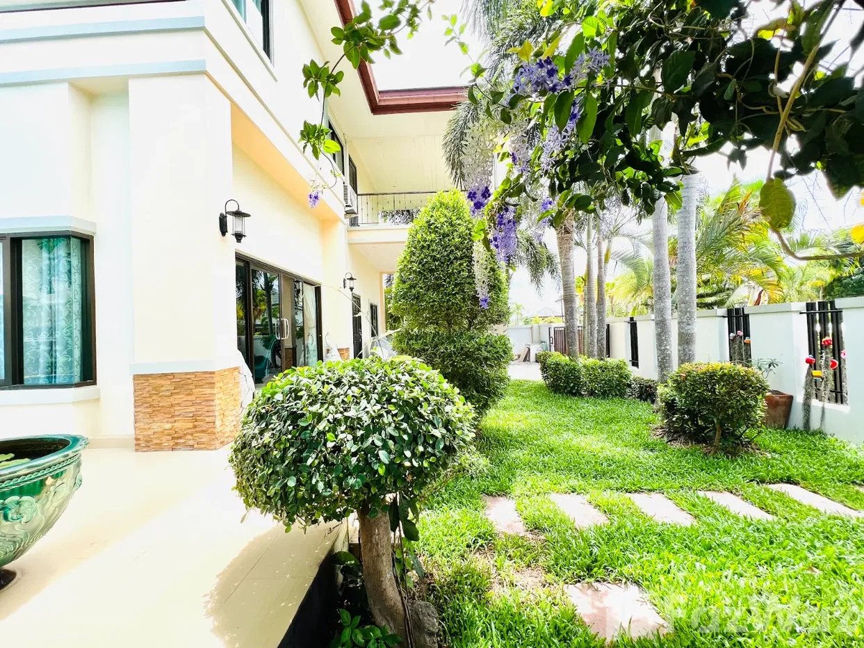 picture Spacious Pool Villa for Sale 1961556 - 8/40