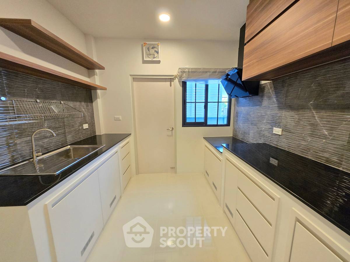 รูป บ้านเดี่ยว 4 ห้องนอน ขาย 300 ตร.ม. โครงการ Centro Bangna บางแก้ว (ID 2519051) - รูปที่ 13/14