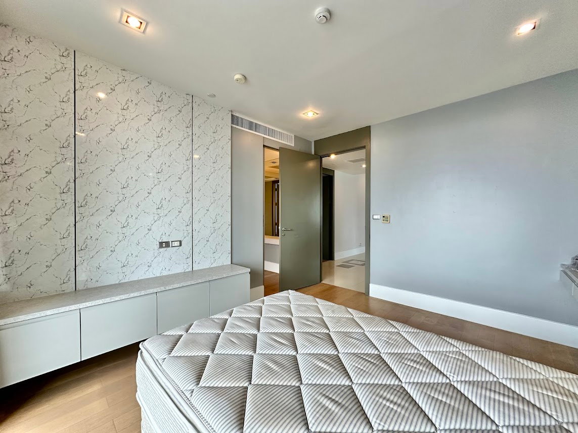 รูป Ideal 24 | Expansive 4 Bedroom Luxury Condo in Phrom Phong - BR11809CD - รูปที่ 29/57