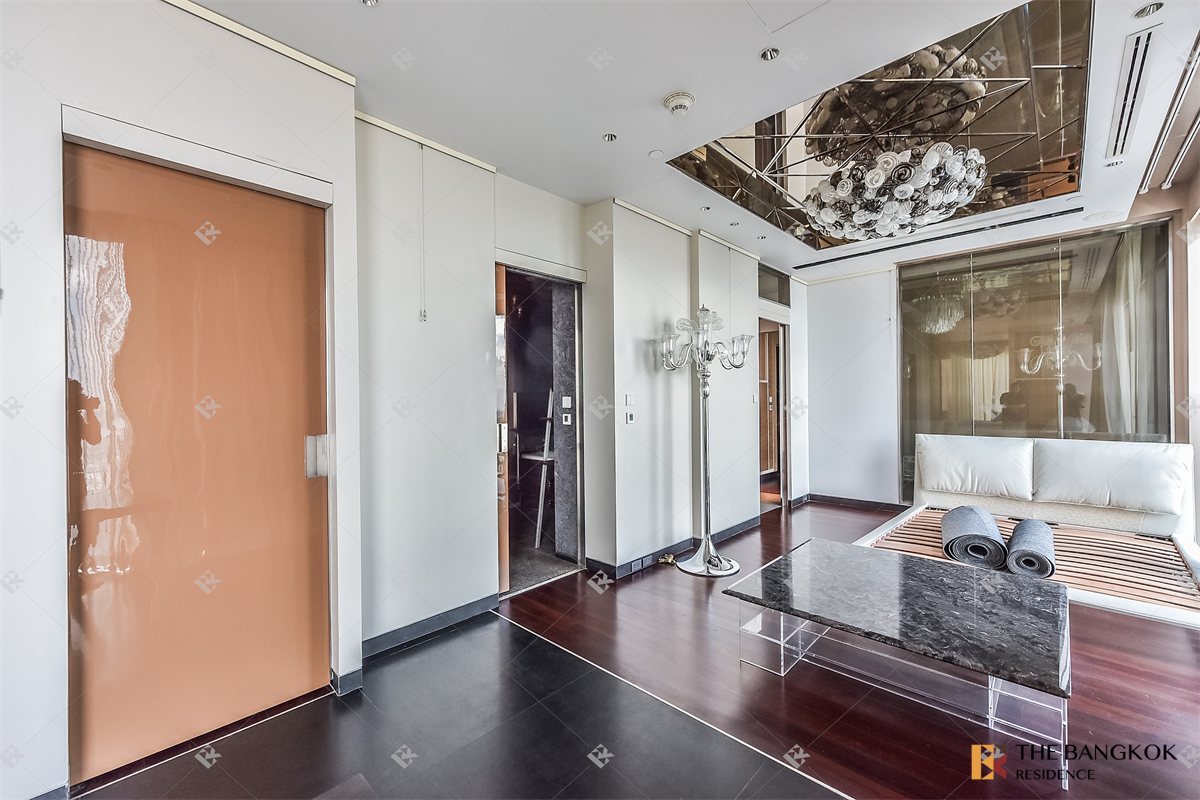picture The Ritz Carlton Residence near BTS Chong Nonsi - 10/10