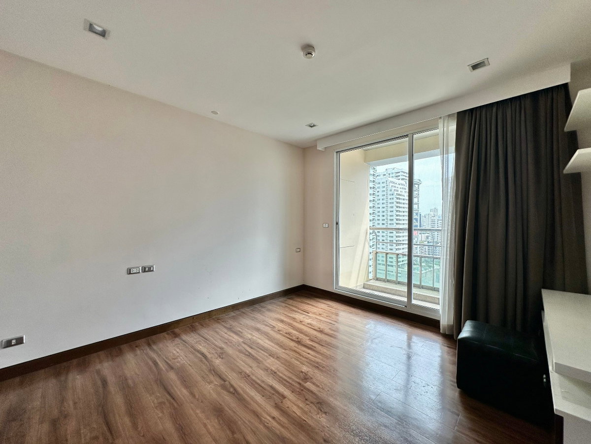 picture Ideal 24 | Elegant 4 Bed Luxury Condo in Phrom Phong Area - BR14992CD - 31/52