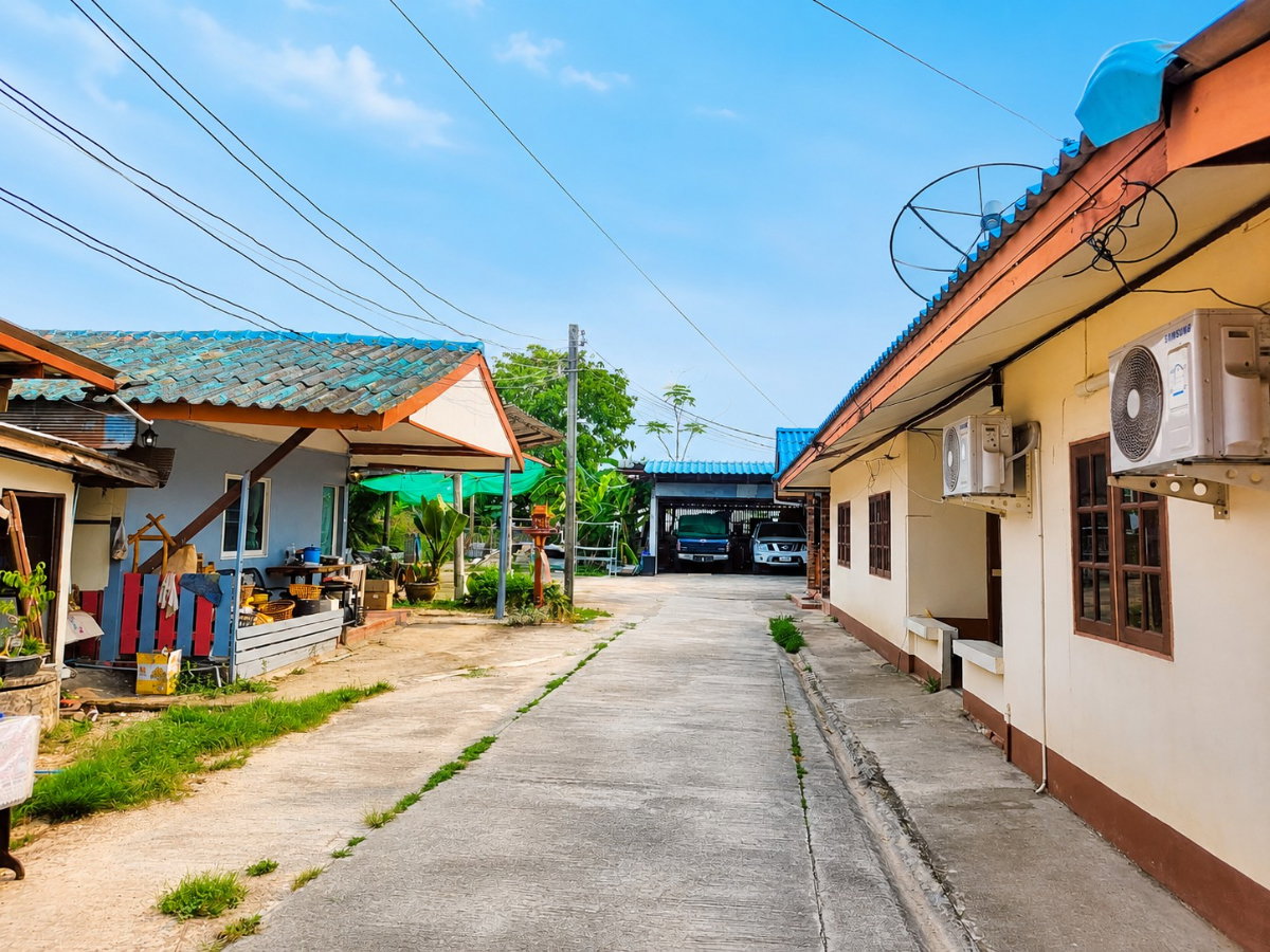 รูป ขายบ้านพร้อมที่ดิน อ.เชียงคำ พะเยา พื้นที่กว้าง พร้อมโกดัง บนพื้นที่ 278 ตร.วา เหมาะทำธุรกิจ / อาคารพาณิชย์ - รูปที่ 11/15