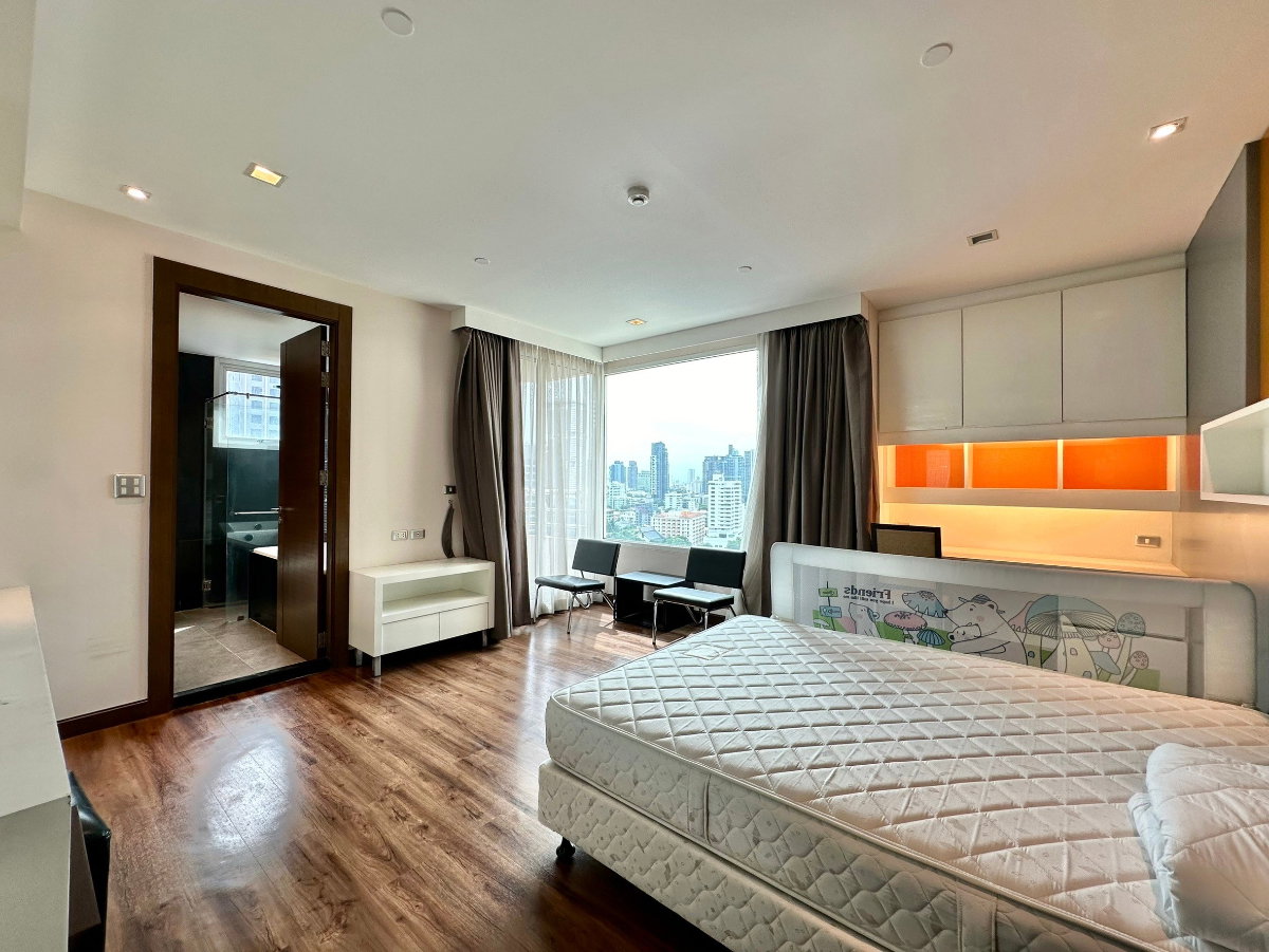 picture Ideal 24 | Elegant 4 Bed Luxury Condo in Phrom Phong Area - BR14992CD - 25/52