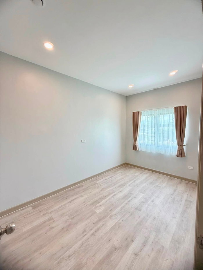 picture Modern Townhome in a Secure Community • Small Pets Welcome - 11/13