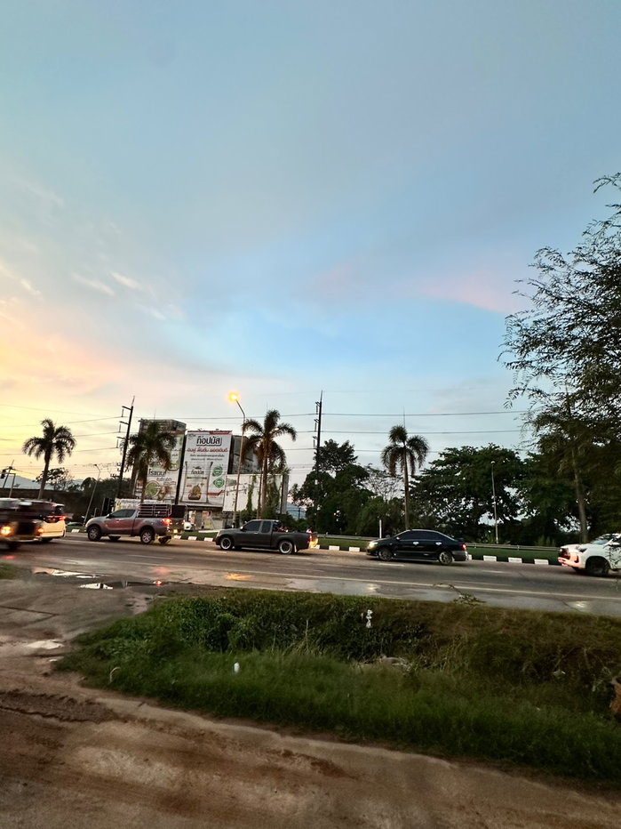 รูป ให้เช่าตึกแถว 2 ชั้น รีโนเวทใหม่ ติดถนนสุขุมวิท สี่แยกเขาไร่ยา ทำเลค้าขาย - รูปที่ 2/14
