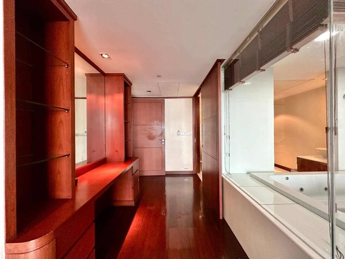 picture Le Raffine 31 | Elegant 3 Bedroom Duplex Condo in Prime Area - BR9210CD - 19/60