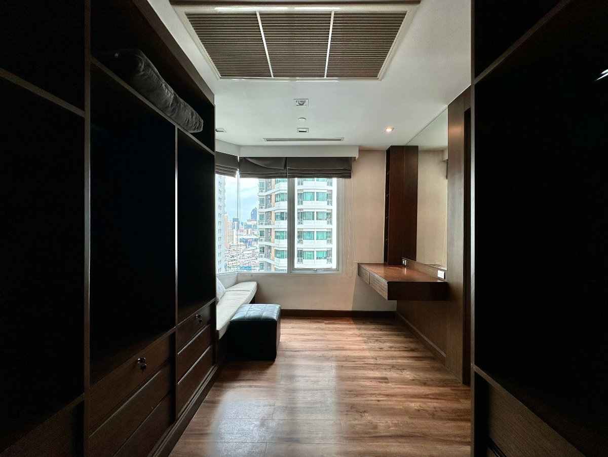 picture Ideal 24 | Elegant 4 Bed Luxury Condo in Phrom Phong Area - BR14992CD - 15/52
