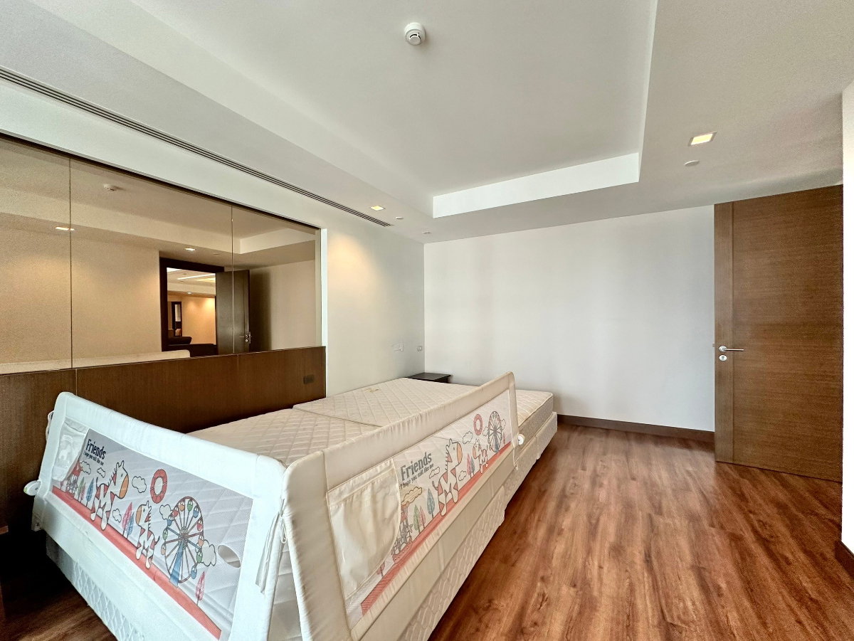 picture Ideal 24 | Elegant 4 Bed Luxury Condo in Phrom Phong Area - BR14992CD - 19/52