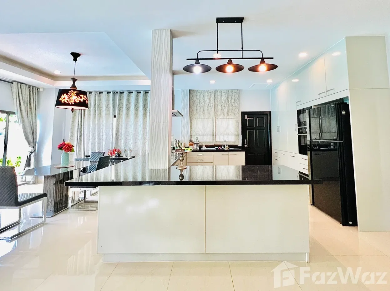 picture Spacious Pool Villa for Sale 1961556 - 19/40