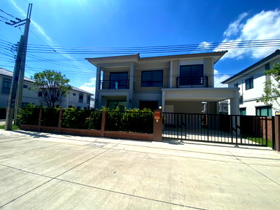 Houses for sale : Beautiful house in a great location, Sukhabhiban 2, Prawet.