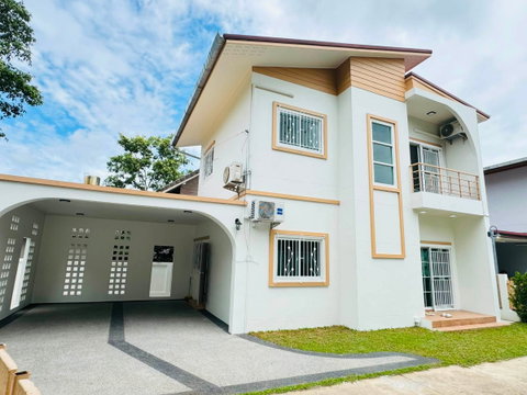 ให้เช่าหมู่บ้านซันฟอร์เรสต์ | ตำบลป่าแดด บ้านสร้างใหม่ พร้อมเฟอร์นิเจอร์ครบ เข้าอยู่ได้ทันที บรรยากาศเงียบสงบ เพื่อนบ้านน่ารัก ใกล้สนามบิน RH-15