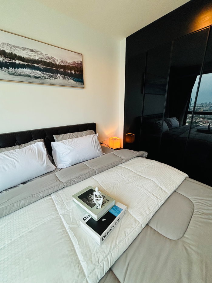 picture Rhythm Sukhumvit 44/1 Corner unit 2 Bedroom 30th Floor with Panorama View - Ready to Move In. - 10/20