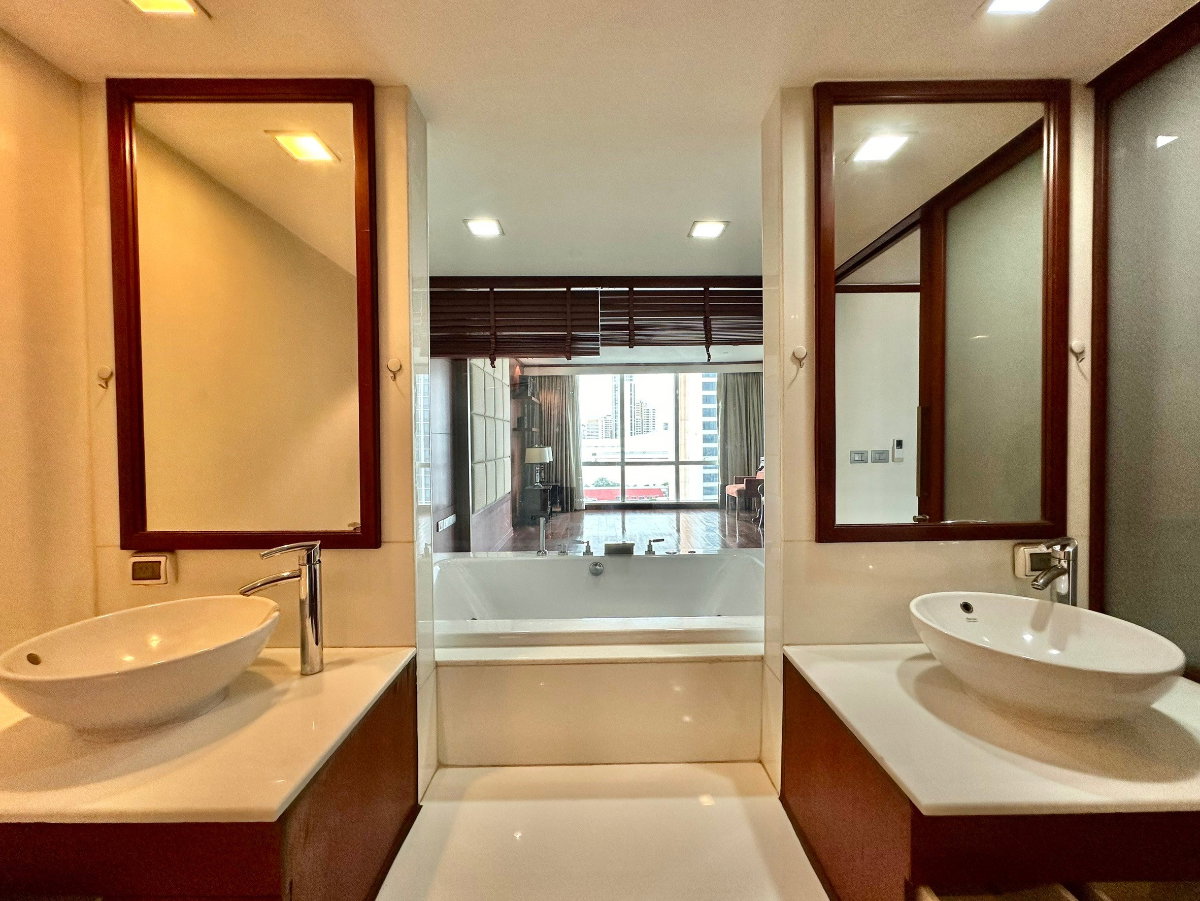 picture Le Raffine 31 | Elegant 3 Bedroom Duplex Condo in Prime Area - BR9210CD - 23/60