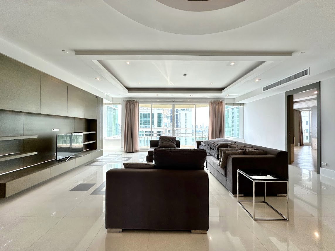 รูป Ideal 24 | Expansive 4 Bedroom Luxury Condo in Phrom Phong - BR11809CD - รูปที่ 1/57