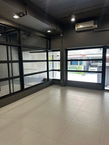 5-bed home office for rent, 350 sqm, 35 sq wah, Huai Khwang