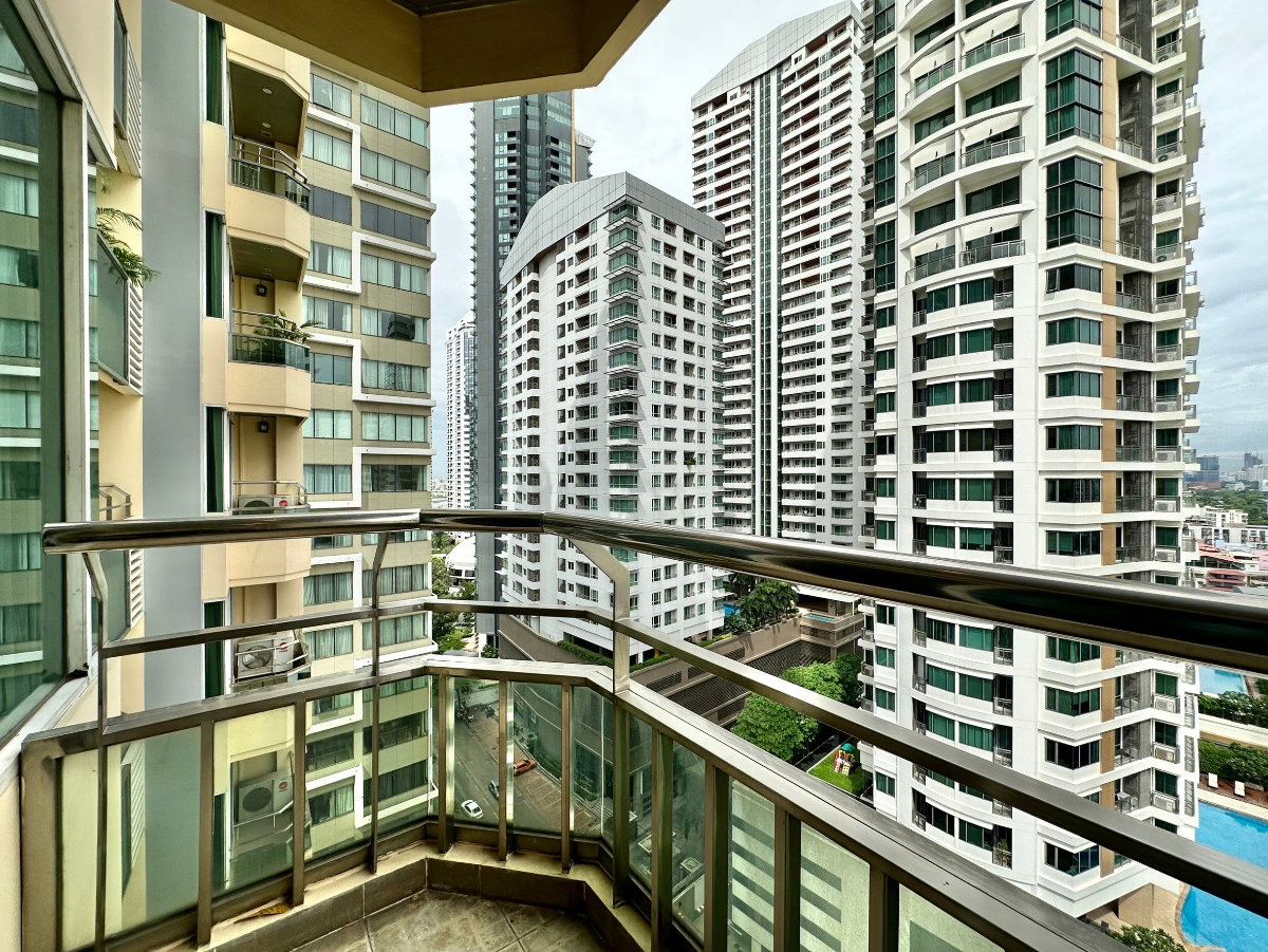 picture Ideal 24 | Elegant 4 Bed Luxury Condo in Phrom Phong Area - BR14992CD - 23/52
