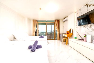 Condos for sale : 🔥 Condo for Sale at Bangsaen Royal Beach – Renovated Sea View Unit, Fully Furnished, Ready to Move In
