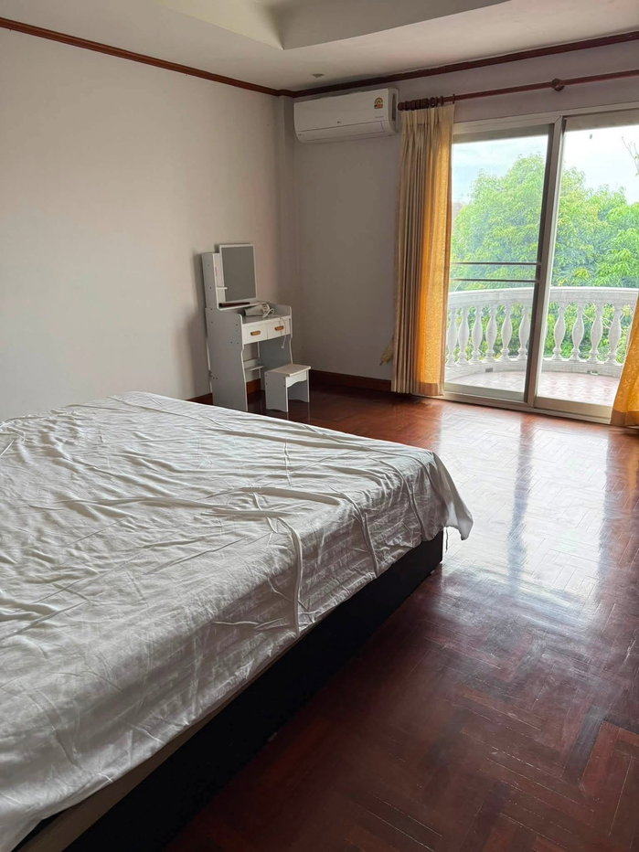 รูป 🏡✨ ขาย / เช่า ทาวน์เฮ้าส์ 4 ชั้น หมู่บ้านราชาวิลล่า ลาดพร้าว 67/2 3 ห้องนอน 3 ห้องน้ำ ใกล้รถไฟฟ้าสายสีเหลือง สถานีลาดพร้าว 71 - รูปที่ 10/12