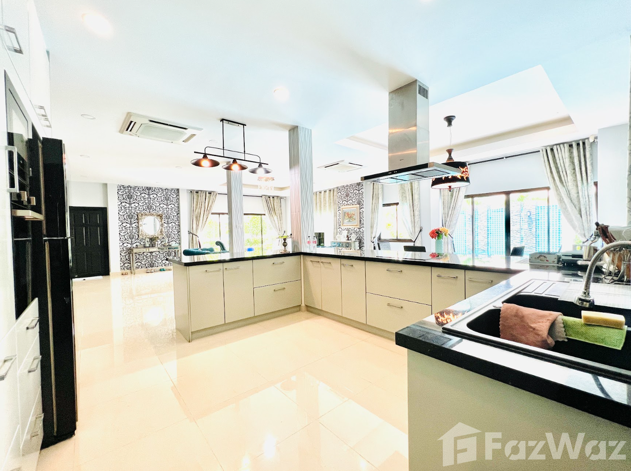 picture Spacious Pool Villa for Sale 1961556 - 17/40