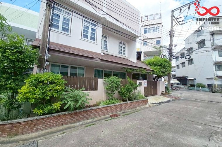 ขายทาวน์โฮม 3 ห้องนอน 27 ตร.ว. บ้านปรีชา 2