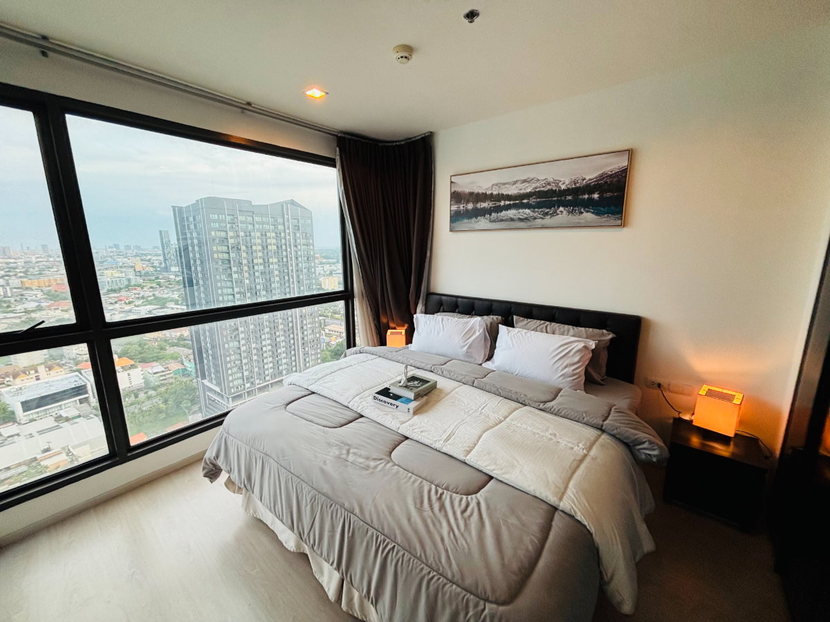 picture Rhythm Sukhumvit 44/1 Corner unit 2 Bedroom 30th Floor with Panorama View - Ready to Move In. - 8/20