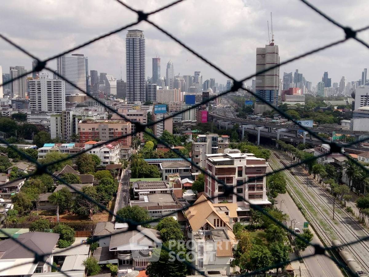 รูป คอนโด 3 ห้องนอน ชั้น 16 พื้นที่ 170 ตร.ม. The Royal Navin Tower ใกล้ MRT คลองเตย (ID 775809) - รูปที่ 10/19