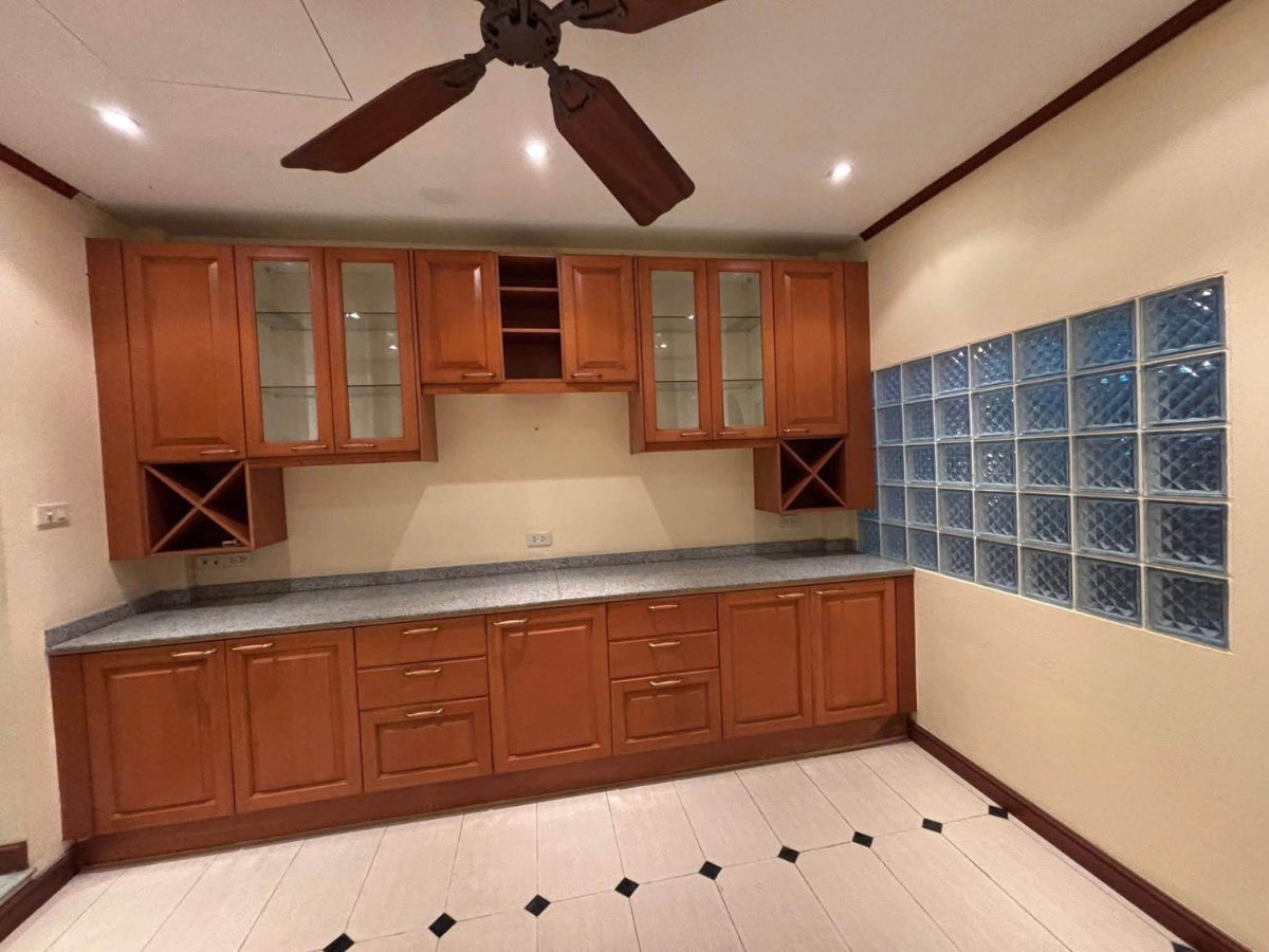 รูป 🏡✨ ขาย / เช่า ทาวน์เฮ้าส์ 4 ชั้น หมู่บ้านราชาวิลล่า ลาดพร้าว 67/2 3 ห้องนอน 3 ห้องน้ำ ใกล้รถไฟฟ้าสายสีเหลือง สถานีลาดพร้าว 71 - รูปที่ 9/12