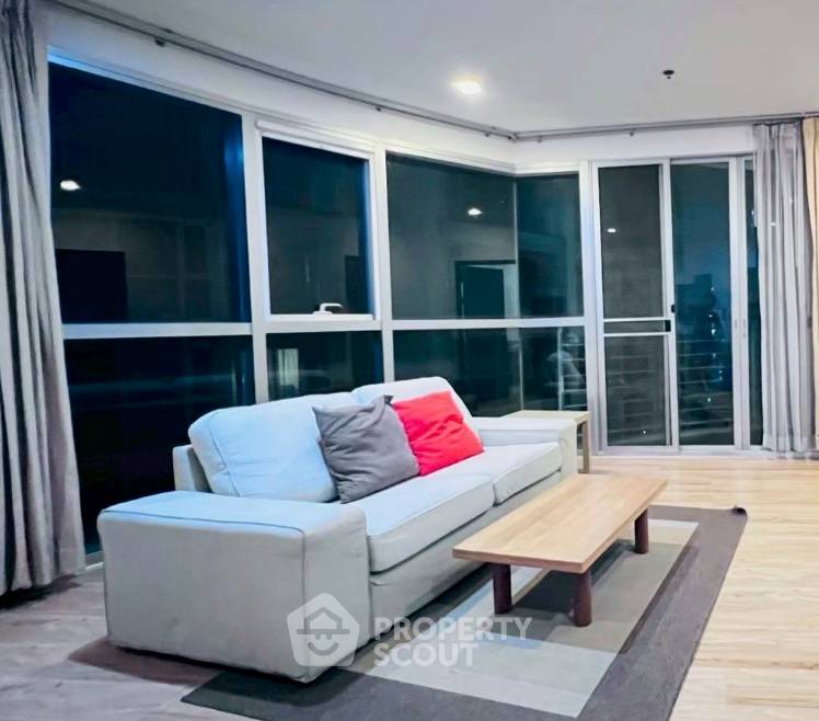รูป คอนโด 1 ห้องนอน 55 ตร.ม. ชั้น 15 Le Luk Condominium ใกล้ BTS พระโขนง 200 ม. (ID 3063551) - รูปที่ 1/3