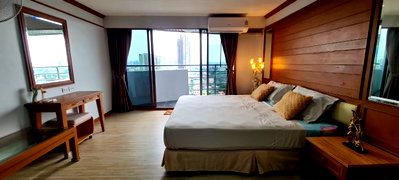 Condos for sale : Fully furnished nice room with good view and cheap price for sale ,near ARL and MRT Yellow line Huamak Station