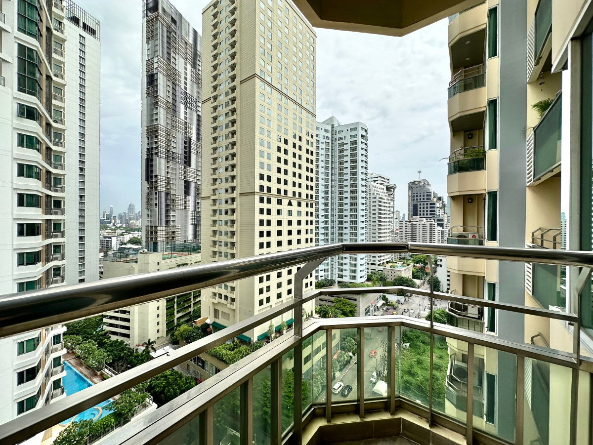 picture Ideal 24 | Elegant 4 Bed Luxury Condo in Phrom Phong Area - BR14992CD - 17/52