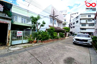 ทาวน์โฮม ถนนนวมินทร์ : ขายทาวน์เฮาส์ 2ชั้น 28ตรว. ถนนนวมินทร์ หมู่บ้านปรีชา 2 นวมินทร์ 65 ใกล้ MRT บางกะปิ