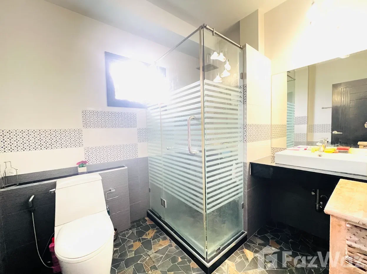 picture Spacious Pool Villa for Sale 1961556 - 30/40