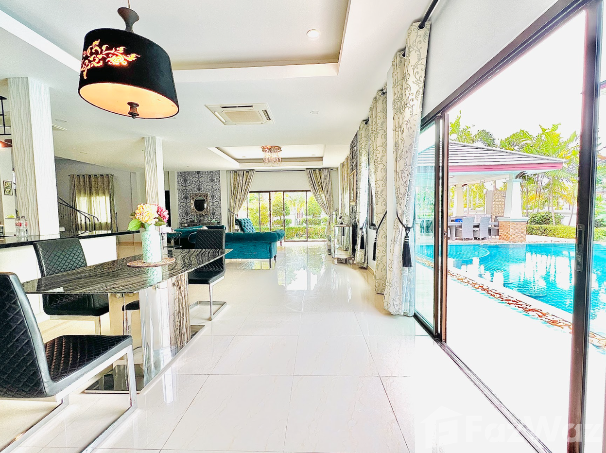 picture Spacious Pool Villa for Sale 1961556 - 15/40