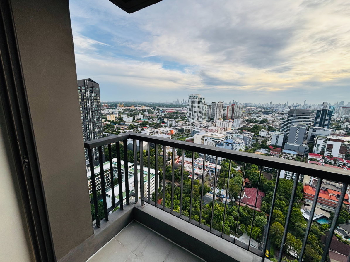 picture Rhythm Sukhumvit 44/1 Corner unit 2 Bedroom 30th Floor with Panorama View - Ready to Move In. - 4/20