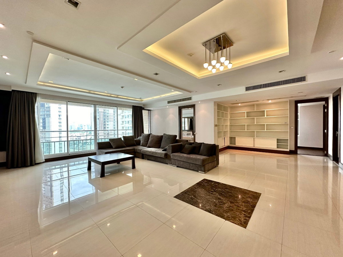 picture Ideal 24 | Elegant 4 Bed Luxury Condo in Phrom Phong Area - BR14992CD - 2/52