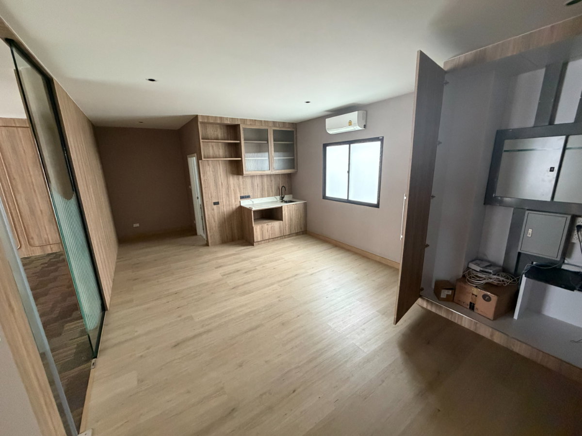 รูป 🔥 ขาย Home Office ทำเลราชพฤกษ์ | ทุบรวม 2 ยูนิต พื้นที่ใช้สอยขนาดใหญ่ คุ้มมาก! 📍ดีไซน์ Modern เหมาะทั้งอยู่อาศัย + ทำออฟฟิศ / คลินิก / บริษัท  - รูปที่ 9/14
