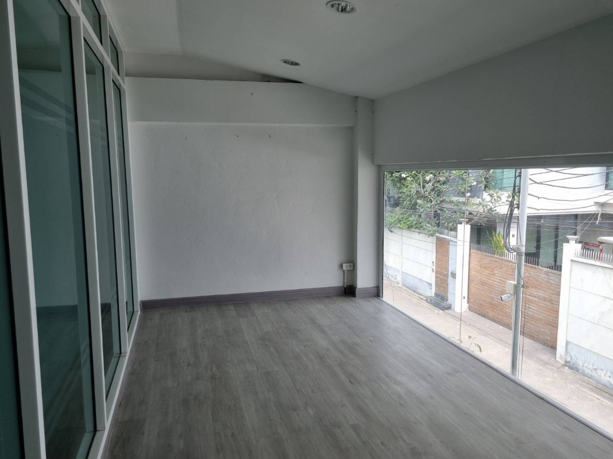 picture FOR RENT | Warehouse + Office | Ramkhamhaeng Soi 4 (Samanmit) - 10/13