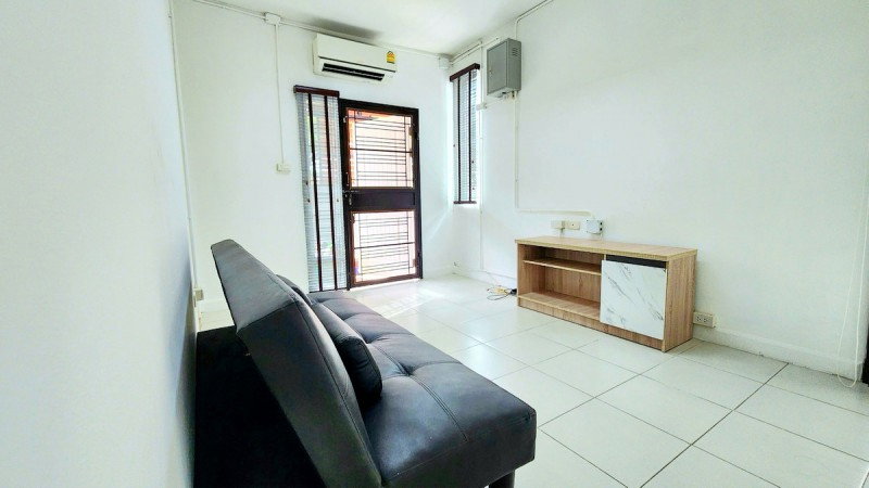 รูป เดอะคริสตัล เอกมัย-รามอินทรา 900 ม. 28 ตร.ว.224 ตร.ม. ใกล้วัดลาดปลาเค้า 700 ม. ทาวน์โฮม 2 ชั้น หลังมุม 3นอน 2 น้ำ รีโนเวทใหม่ พร้อมเฟอร์ฯ - รูปที่ 5/8