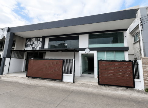 Warehouse for Rent in Ramkhamhaeng Khlong Tan