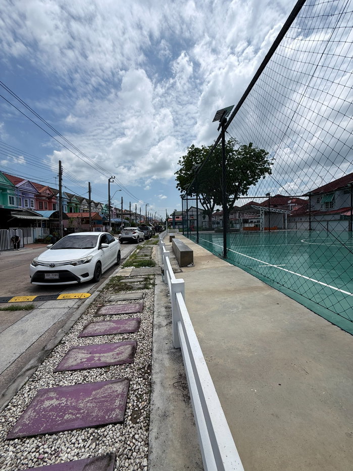 รูป ทาวน์เฮ้าส์ รีโนเวทใหม่ ทำเลดี หมู่บ้านทาวน์แอนด์คันทรี ติดถนนใหญ่ ​ซ.สังฆสันติสุข 16 กระทุ่มราย หนองจอก กว้าง ราคาถูก - รูปที่ 31/34