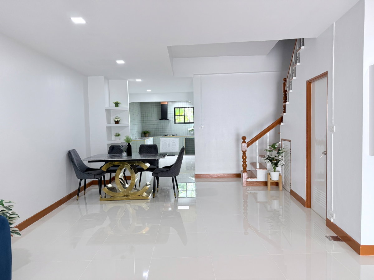รูป ทาวน์เฮ้าส์ รีโนเวทใหม่ ทำเลดี หมู่บ้านทาวน์แอนด์คันทรี ติดถนนใหญ่ ​ซ.สังฆสันติสุข 16 กระทุ่มราย หนองจอก กว้าง ราคาถูก - รูปที่ 11/34